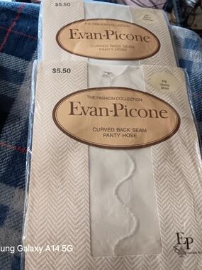 Evan-Picone Sheer Vanilla Curved Back Seam Pantyhose